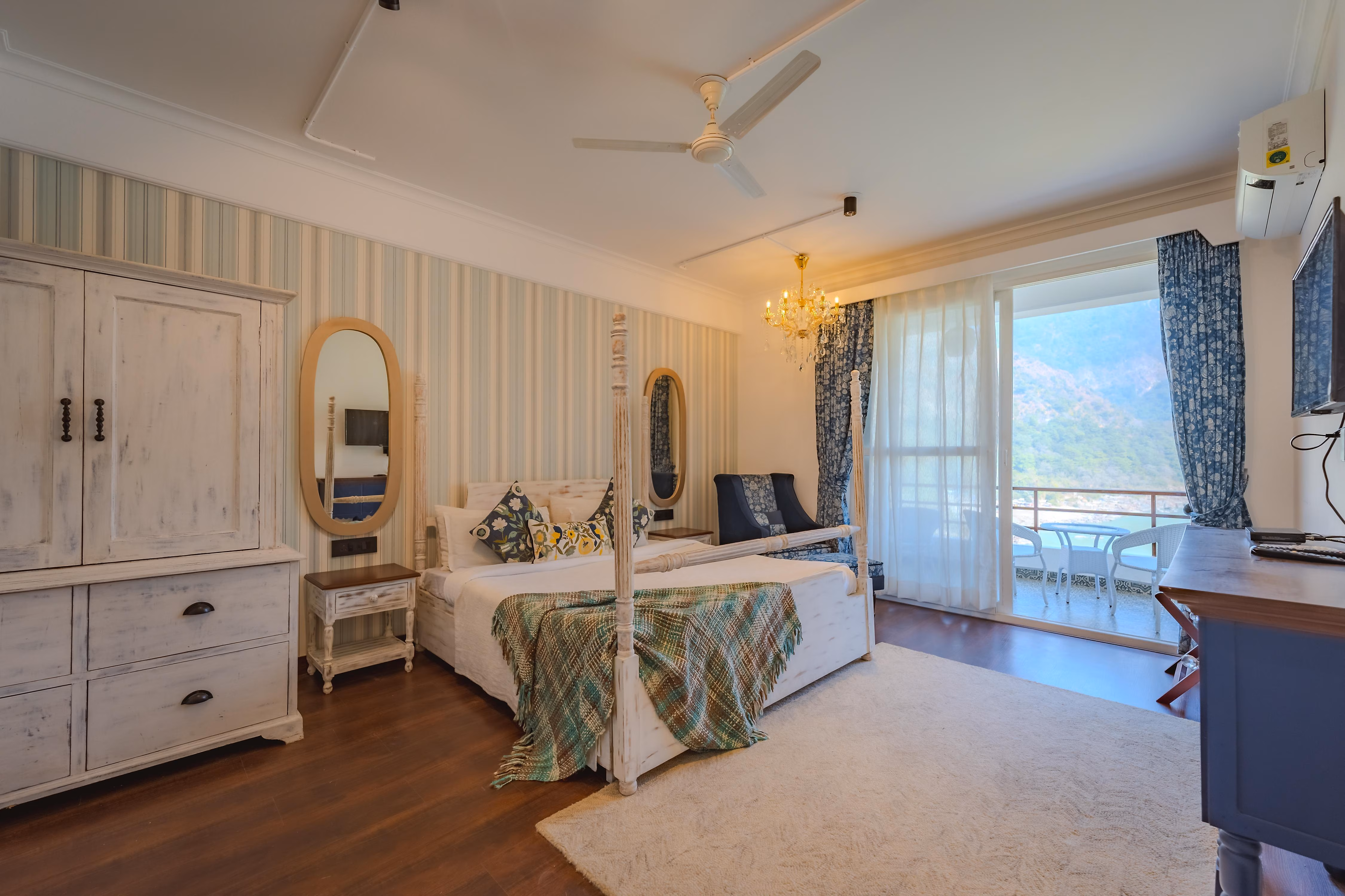 luxury aloha apartments bedroom